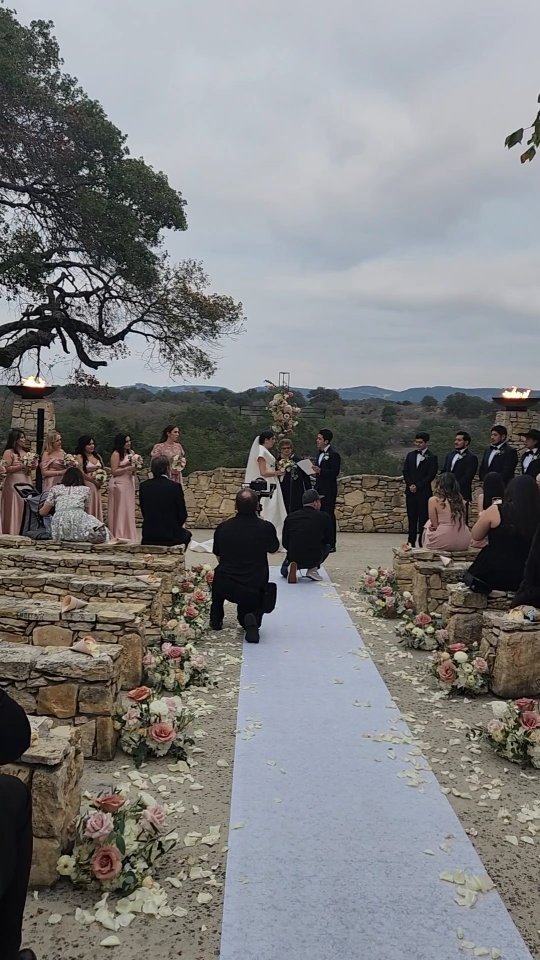 A little Behind the Scenes of Giulia & Gerardo’s Wedding 💕 Thank You to these two for trusting me to come along side them in planning their destination wedding!
Venue:@panioloranch
Planner:@faithful_plan
Photographer:@mgphototx
Videographer:@reverentweddingfilms
Florist:@andreamiloblooms
Hair & MUA:@sinclairbeautyco_
Live Music:@fernandodavil
Mirror Rental:@craftsbyizzyb