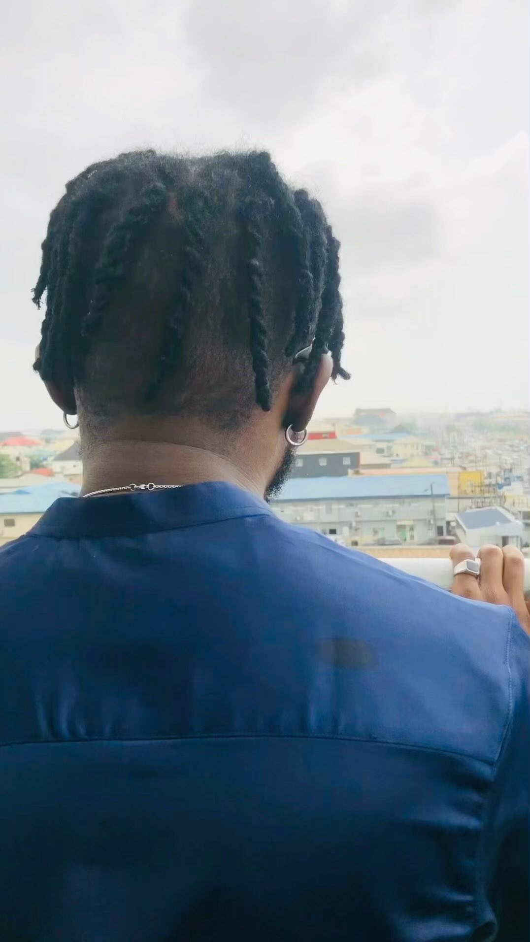 A lil chill time with ma geez @_talent @iamtoochukwu @fabulouz_ifeanyi yesterday turned into this
————————————————
Kindly leave a comment shaaarrreee 🙏🏽❤️
Meanwhile Ignore any lapses and comment ur fave line 🌚😅 @toyourears @pheelzmrproducer @yhemo_lee @donjazzy @mufasatundeednut @yabaleftonline @gossipmilltv
.
.
🎥 @_talent 🙌🏽
#finesse #finessechallenge