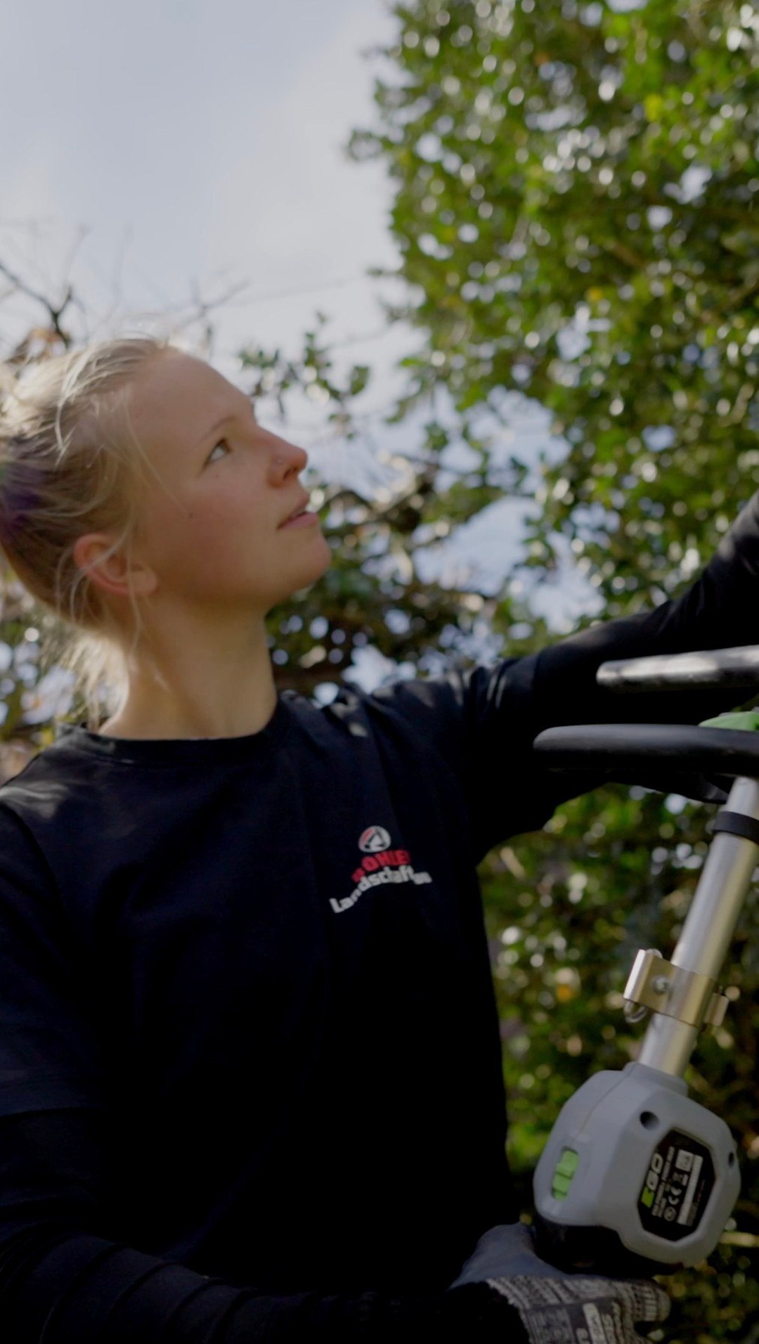 Kommen dir die Probleme auch bekannt vor und du möchtest deinen Garten wieder mehr geniessen können?☀️😎
.
Kein Problem wir übernehmen für dich die komplette Pflege für deinen Garten.
.
Du willst wissen ob auch du von unserem Angebot profitieren kannst? Dann schreibe uns einfach eine DM☺️
.
Liebe Grüsse
Dein Böhlen Landschaftsbau Team