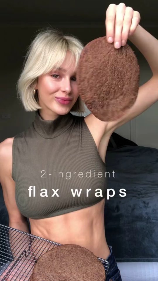 These 2-ingredient flax wraps are a game-changer! 🙌
Who knew that you could get the fluffiest, most flexible and delicious wraps from just flaxseeds and water? Plus they are healthy, a great source of vegan omega-3s and an easy lunch idea. Mix them up by adding your choice of spices or seasonings.
🤍 Vegan, refined sugar-free, gluten-free and oil-free.
Recipe (Makes 5):
- 1 Cup Flaxseeds (+ 1-2 tbsp more if needed)
- 1 Cup Water
Optional:
- 1/4 Tsp Salt
- 1 Tsp Choice of Seasoning (such as curry powder, garlic powder or cumin)
1. Place flaxseeds into a food processor and process until fine and flour-like.
2. Boil water in a saucepan and remove from heat (add seasonings into the water if using them). Pour in ground flaxseeds and stir well. A dough should begin to form within 1-3 minutes. *ADD MORE ground flaxseeds if the dough is too wet.
3. Place dough between two pieces of parchment paper and roll with a rolling pin until 2-3mm thick. Use a cookie cutter or saucepan lid to cut out a circle wrap. My mixture made 5.
4. Place the wrap on a non-stick fry pan on medium-high heat and cook for 1-3 minutes or until it begins to brown. Flip and cook for a further minute. Remove and allow to cool.
5. Add your choice of fillings and roll. I love the combo of hummus, falafels, spinach, sun-dried tomatoes and chilli. Enjoy!
#vegan #veganfood #veganrecipes #veganeats #veganmeals #healthy #healthyfood #healthyrecipes #healthymeals #healthylunch #healthydinner #flaxseeds #flaxwraps #2ingredientrecipes #2ingredients #easyrecipes #easyfood #plantbased #chloeevegan #natureselements.in
Recipe from @chloeevegan