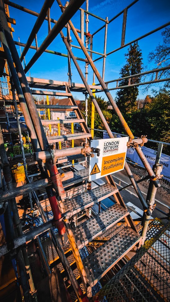 ๐ฅ๐ท๐ปโโ๏ธWorks continue at site in Wokingham with our partner; @mccarthyandstone
___________
Contact us today for a free no-obligation site survey and quotation on ๐0207 993 1220 ๐ฉinfo@lnsltd.com
__________
#mccarthystone #mccarthystonewokingham #london #lnsltd #layher #layheruk #layhersystem #wokingham #scaffold #hoarding #scaffoldingservices #scaffolding #scaffoldinglondon #londonbuildingservices #londonscaffolding #scaffolder #scaffolders #scaffolderslife #scaffoldersofinstagram #scaffoldersnearme