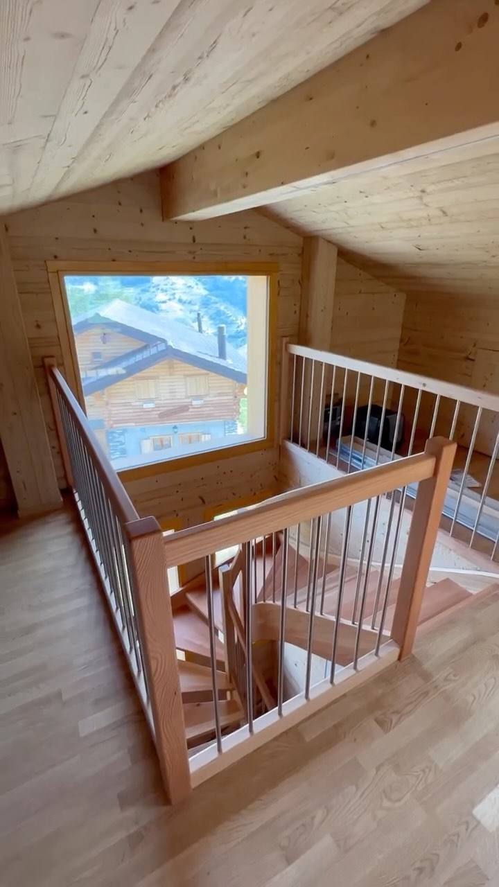 Réalisation d’un garde corps d’escalier en mélèze 🛖
#alp #woodworking #mélèze #escalier #stair #swissmade #switzerland #woodwork #bois #tzoumazing #latzoumaz #barriere #swiss #wooddesign