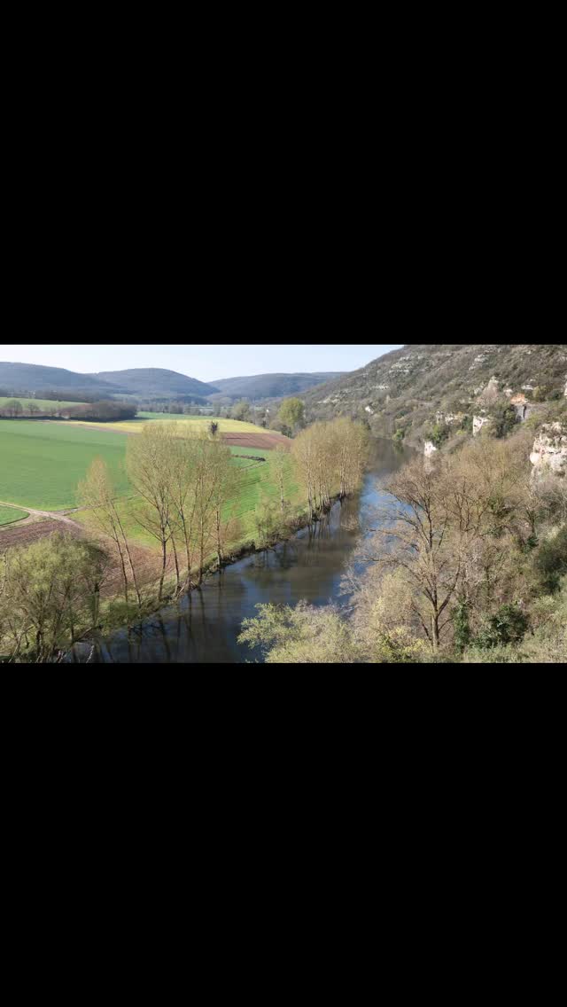 Séjourner aux Pierres Lotoises, la promesse d'un ressourcement #lespierreslotoises #gitesetchambresdhotes #occitanietourisme #enjoylife #frenchcountryside #ohmylot #tourisminfrance #travelling #happyholidays #sejournerenfrance #sejournerdansunlieusingulier #spa #reilhaguetdulot