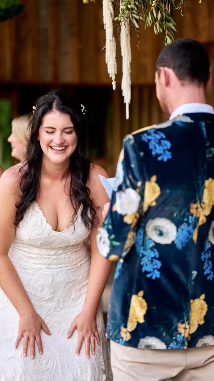 Happy 1st wedding anniversary to Georgia & Matt! 🥂
I still think about Matt’s vows semi-regularly. Literally spoke to a couple about them last night during a vow writing meeting. I’m not sure if that makes me super weird or they were just that good. Either way, they still make me laugh.
Photography: @gavincatophotography
Videographer: @mitchhickmanfilms
Makeup: @ashquinnmakeup @bridalglowco
Flowers: @lily_ever_after_flowers
Music: @oberonlane
Venue: @bendooleyestate