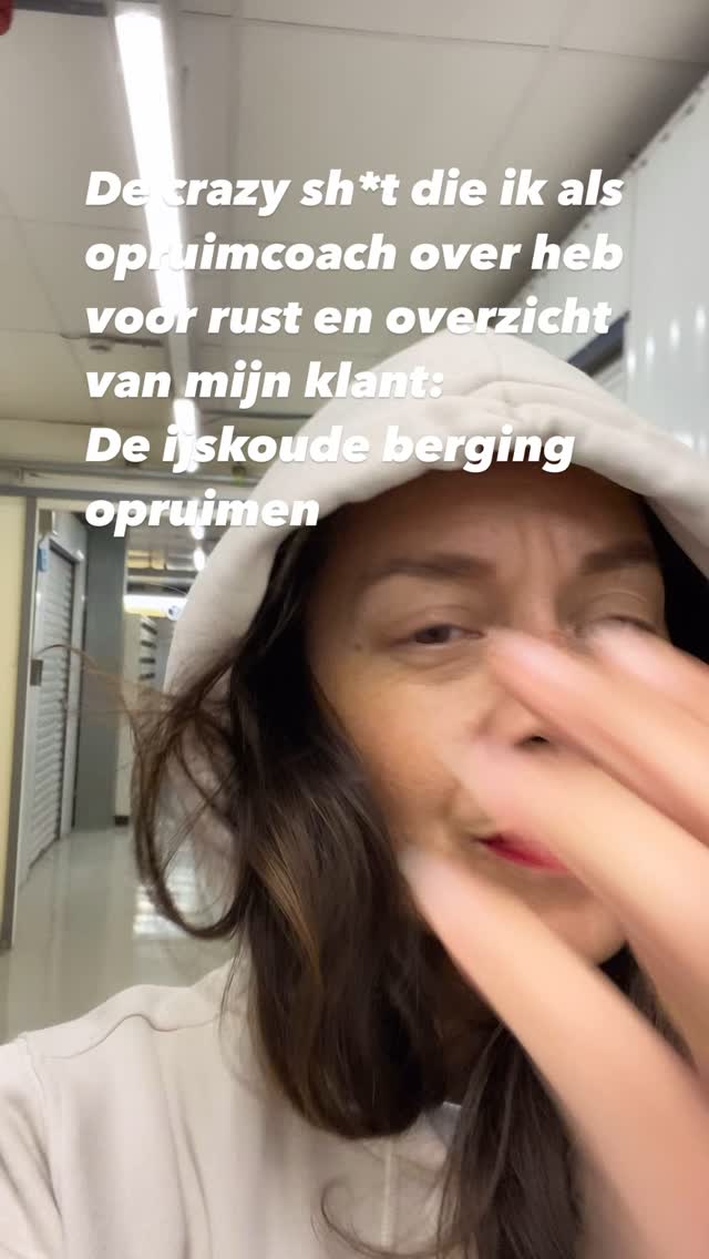 Jouw opruim doel wordt mijn opruim doel.
Juist als het overweldigend is, omdat je
😩 De vloer van je berging niet eens meer kan zien,
😖 Meer kleding op de grond ligt dan in je kast,
😒 Je keukenlades zo vol zitten dat ze niet meer opengaan,
😫Je gang je niet meer verwelkomt,
😩Je huiskamer je geen ontspanning meer geeft,
🥱Je slaapkamer je geen rust gunt,
😵💫Je huis en je spullen om je aandacht schreeuwen,
Maar jij te moe bent om dit geven…
Laat mij je guide zijn in de chaos,
Je coach als je het even niet meer ziet zitten,
Je consultant om je huis zo in te richten, zodat thuiskomen weer een feestje wordt.
Zit je erover na te denken om hulp te vragen bij het opruimen?
Boek een vrijblijvende call via de link in bio.
#opruimcoach #stylist # professionalorganizer #mariekondo #overzicht #rust