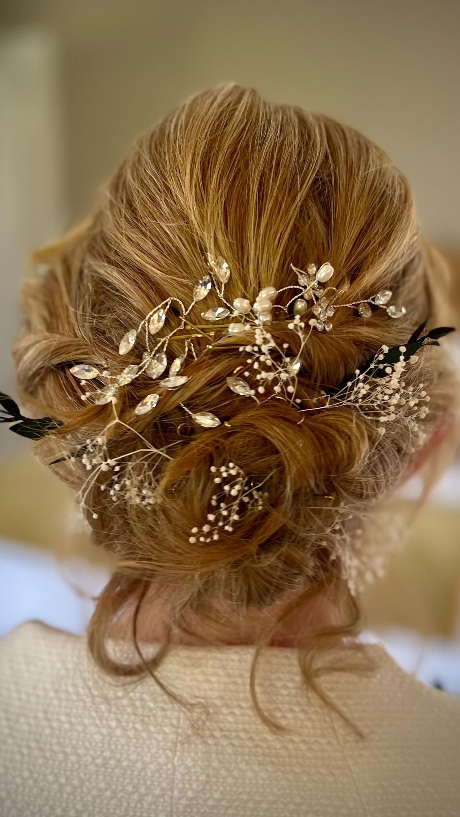 ๐คBTS of Hayleyโs country wedding at The Manor Estate near Stonehenge๐ค
Such a fun morning including male grooming on the โMan of Honourโ James who made the best coffee! I cannot wait to see the official photos and video from James Stenlake @1stclassweddingphotography
Hair & Makeup by moi @brides_by_nikki
Venue @themanorestate
#bridalhairandmakeup #bridalhalfup #updo #bridalglammakeup #wiltshirehairandmakeupartist #hampshirehairandmakeup #dorsethairandmakeup #countrywedding #bridalmakeup #bridalhairstylist #brides_by_nikki