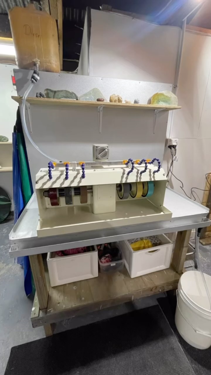 #WORKSHOP #CARVING #CONTEMPORARY #JEWELLERY #CHAINS #GOLDPLATED #STERLINGSILVER #MAHI #AWA #RIVER #POUNAMU #GREENSTONE #STONES #KŌHATU #MACHINERY #BENCHES #WĀNANGA #AŌTEAROA #NZ