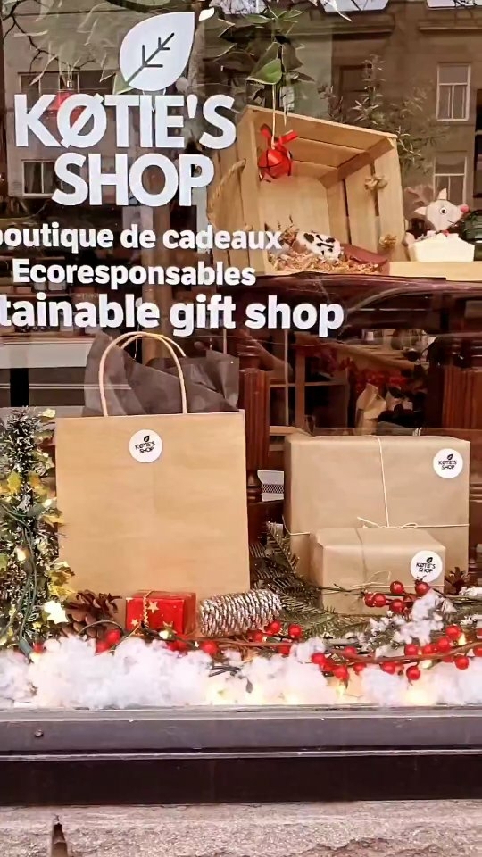 FREE SHIPPING IN MTL! Shop sustainable and eco-friendly gift boxes. All orders over 99$ will also receive free shipping in Canada!