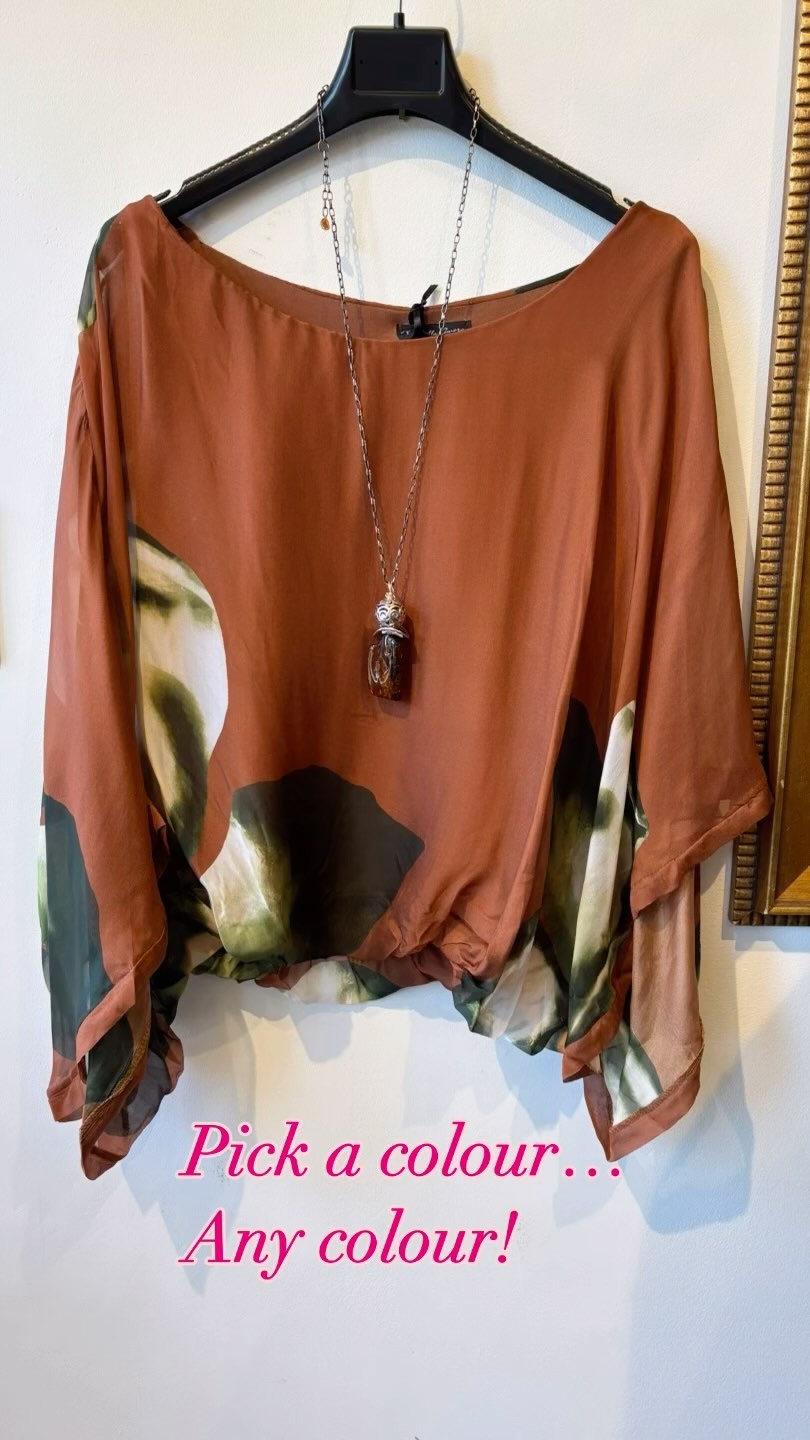One top, so many possibilities!
#silk #Italy #rainbows #silktop #TorontoFashion #AnnexToronto #SeatonVillage #TorontoFashion #Europe #Fashion #FallFashions #NewArrivals #Fall #casualwear #eveningwear
#WomensClothing #ShopLocal #EuropeanClothingToronto #CanadianArtist #CanadianJewelleryDesigners
#handmade
#shoplocal
#fashion
#fashionista
#Smallbusiness #coatseason #winterintoronto