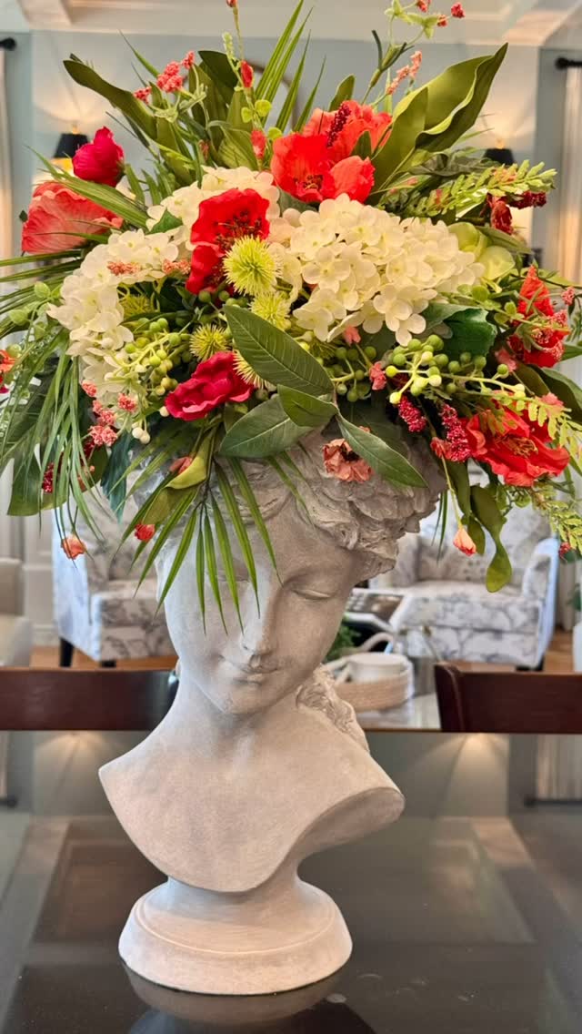 Faux Floral Bust Vase in Guest Bathroom #dawnmcconnellinspiredliving #yeg #spring #home #flowers #floral #floraldesign #floraldesigns #selftaught #traditional #traditionalhomedecor