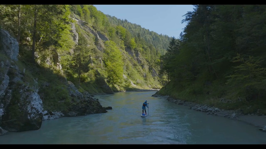 Unser SUP-Wildwasser-Chiemgau-Schmankerl: eine Tour durch die wildromantische Entenlochklamm. Sowohl für Wildwassereinsteiger als auch -fortgeschrittene geeignet!
#SUP #standuppaddling #wildwassersup #whitewatersup #stehpaddeln