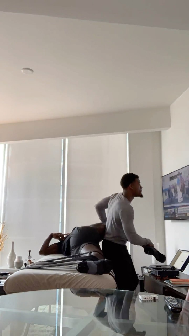 Did a session on my buddy & 4x Olympic Champion Hurdler @kerronclement he was having some lateral hamstring and low back discomfort. Want to get a stretch from an FST pro?? 🙆♀️🙆♂️
I am taking bookings in Los Angeles
Contact me directly. #fascialstretchtherapylosangeles #fst #fascialstretchtherapy