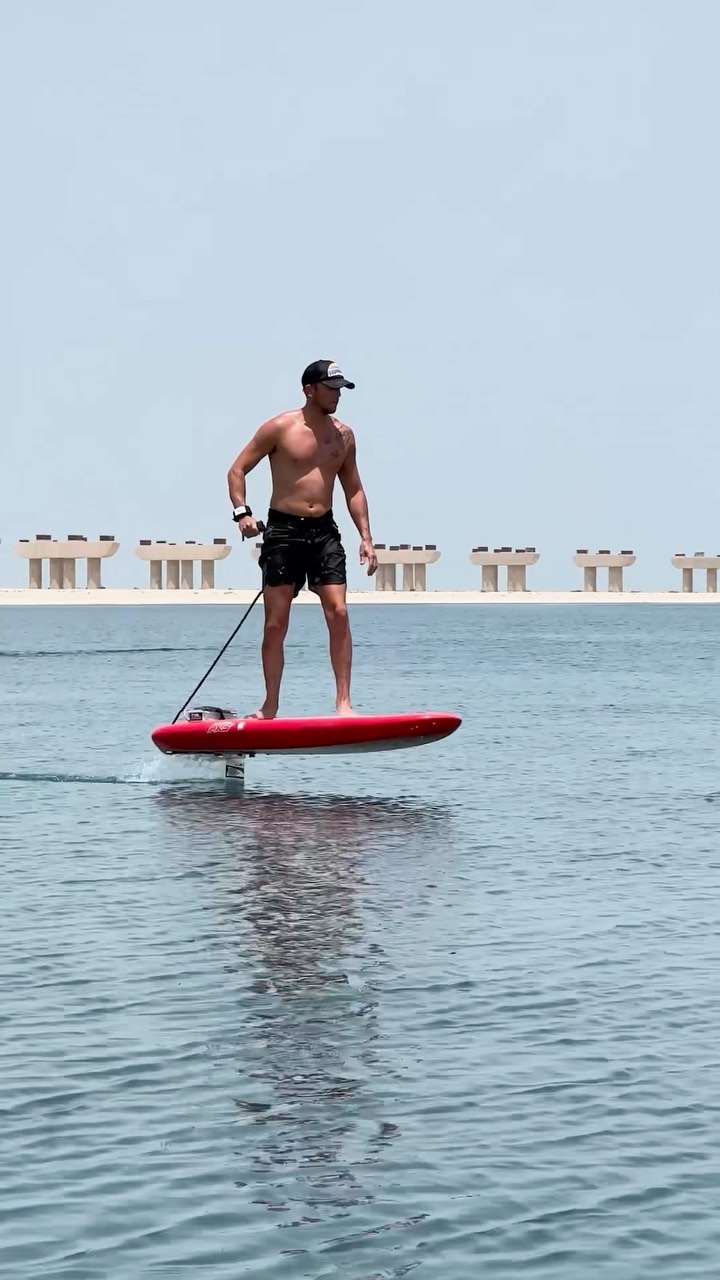 Testing FoilDrive - the tool to get you up on foil easily. Perfect for winging, prone, SUP, downwind or practicing your pumping. Now available in the UAE, web link in bio!
.
#foil #hydrofoil #dubai #uae #windward @foildrive @axisfoils