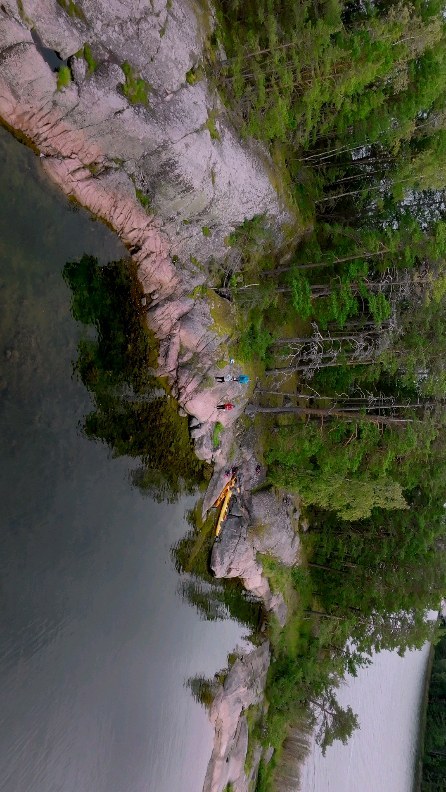 Somewhere in Sweden ❣️
#sweden #naturelove #archepelagosweden #kayak #amazing #funtimes #goodfriends #watersports #september23 #swisstravelers #fika @burrianita thanks:@fadah920