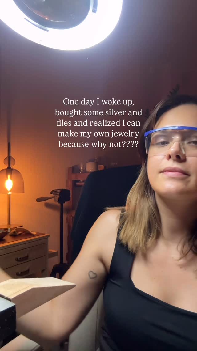 Ok it was more than some files but hey, here I am 👩🏻🏭
#silversmith #jewellery #jewlerymaking