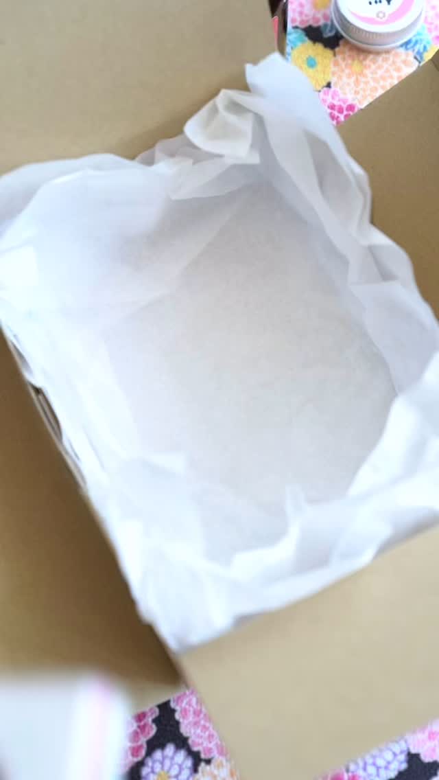 A l’occasion de la Fête des Mères, maekō vous propose un jeu concours. Tentez de gagner une box beauté pour un rituel japonais beauté complet et prendre soin de soi.
À l’intérieur découvrez :
– Un savon à la rose
– Une éponge konjac au Sakura
– Une huile de tsubaki
– Un gua sha quartz rose
– Un baume à lèvres au Sakura
– Un miroir de poche japonais
– Une pochette de 40 papiers matifiant.
Des produits de beauté 100% naturels au parfum délicat de fleurs japonaises travaillés dans la tradition.
Soyez belle au naturel ✨
—
Pour participer :
- Suivez le compte @maeko_design
- Likez cette publication
- Identifiez deux ami(e)s en commentaire qui aimeraient découvrir la beauté japonaise
- Pour une chance supplémentaire, partagez ce post en story en nous mentionnant
Tirage au sort le 26 mai 2025.
Bonne chance à toutes
Et belle Fête des Mères ! 🤍
Vidéo : @cocosconcept_
#concours #maeko #narbonne #conceptstore #japon #japonais #boxbeaute #offrir #fetedesmeres