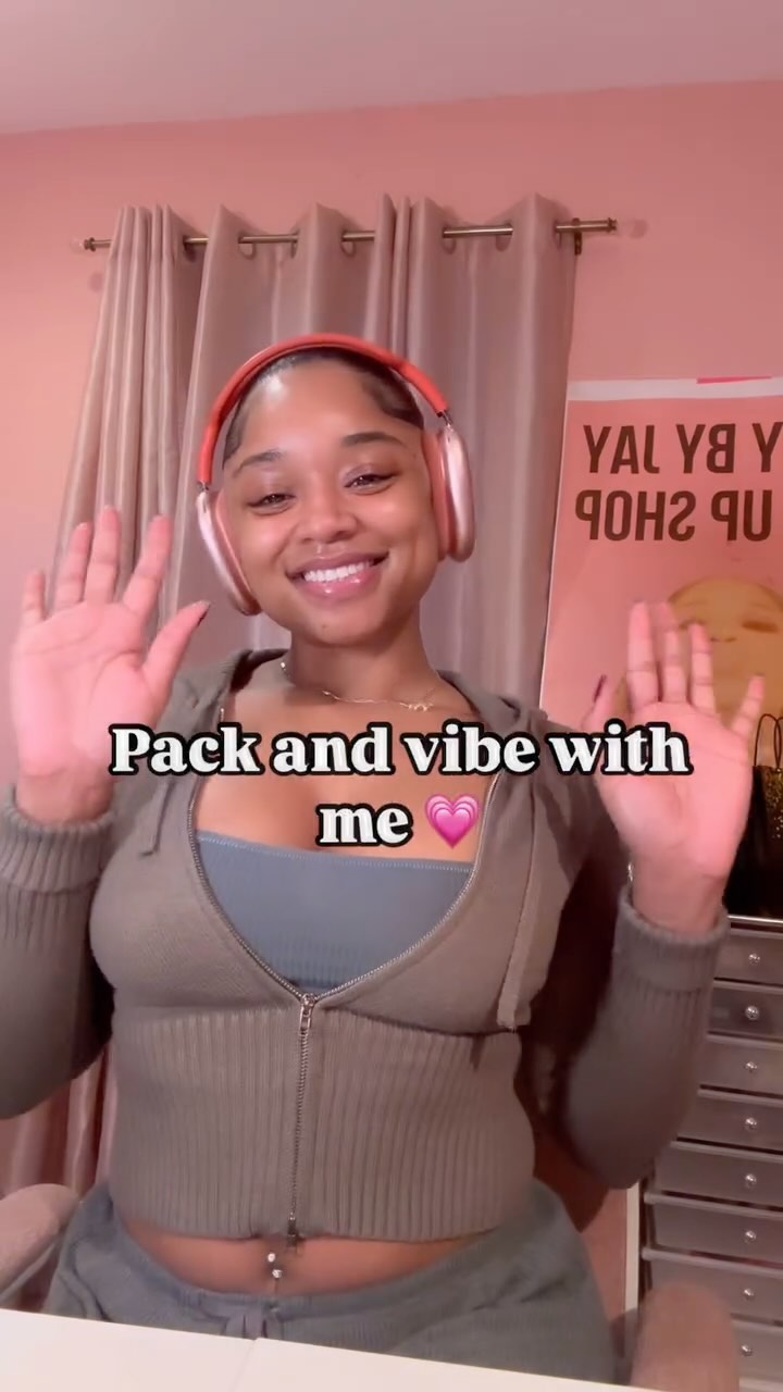 I love the birthday suit collection! It’s the OG and the first set of lip jellies that I put together for Juicy by Jay. It’s a great starter kit because it has a little taste of everything from clear to our most pigmented jelly(brown beauty), some sparkles (send Newds) and everything in between.
This order is also extra special because it’s a first time purchase from one of my co workers at my full time job. I don’t really share much of my personal life at work because I like to keep it profeshhh at the 9-5 and I never want my colleagues to feel pressured to order from me. BUT I always appreciate the genuine support from the few that stop by and purchase. Thank you and I hope you love it! 💗💗💗
—
Order details
Birthday Suit Collection
Extra: Purple key chain charm