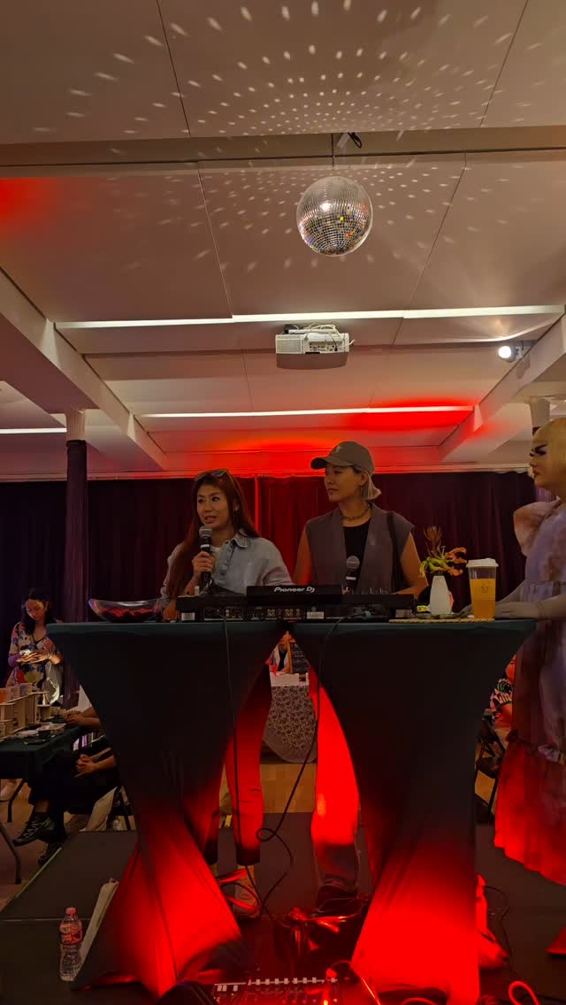 Hi Big Hearts 🫶 We’re honored @heartofdinner participated as a community partner in @lgbtcenternyc’s AAPI Food Festival last night and being in the room full of so many incredible AAPI food creator friends and folks from the community! Standing in this space got us a bit misty eyed. @heartofdinner grew from the small, everyday moments between us as life partners- our handwritten love notes to each other that became the notes we write to Elders, our shared joy in creating art that evolved into our decorated bags, and the way we show our care through cooking each other’s favorite meals and comfort foods shaped how we approach the meals in our deliveries.
The formation of @heartofdinner would not have been possible without the LGBTQIA+ community who fought for decades, our agency resting on the shoulders of those who faced unimaginable challenges with courage so relationships like ours could love openly and build a life together—from sharing quiet evenings dreaming up ideas, to supporting each other’s careers, to eventually creating Heart of Dinner as an extension of our shared values. The same care with which we nourished each other’s existence, we expanded to our beloved Elders to humanize their needs rooted from a place of love. And how healing and restorative it’s been to build a community for such kind and compassionate individuals to join our mission from this very place of love.
As we celebrate both AAPI Heritage Month and approach Pride Month, we’re reminded that our communities are deeply woven together in such interconnected ways. Our deepest gratitude to The Center, @gogowithjojo and their entire team for creating spaces where all parts of our identities can be celebrated, nourished, and shared, for bringing communities together and for reminding us that the work of caring for each other takes many forms, whether through activism, art, or nourishment shared with someone who needs it.
With all our love & gratitude,
Yin & Moonlynn
🎥 thank you so much @jennifer.trn_ for capturing this special moment 🙏❤️