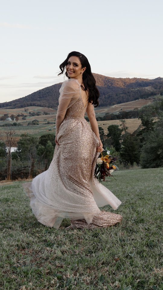 This sneak peek only scratches the surface of what was one incredible day for Bianca and Jason ✨💕
Sequins, cannoli, dancing Nonna, helicopter rides, two absolute 10s saying 'I Do', the cutest pup in a tutu, I could just go on and on.
Honestly, I can't wait to share more!!