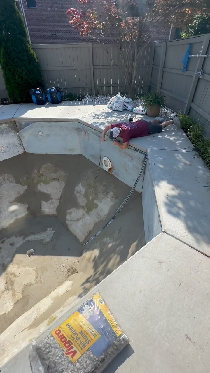 Celebrating this Memorial Weekend w/ @merlinindinc 🇺🇸🪖🎖️
We would like to take a moment to honor all the men and women who made the ultimate sacrifice. #honorthefallen #memorialday #rememberthefallen
This pattern is called “Shelter Cove”. It’s a textured pattern from the (Aquaintense) collection from Merlin. This is an easy was to add sophistication and elegance to your pool and backyard oasis!🏝️💦