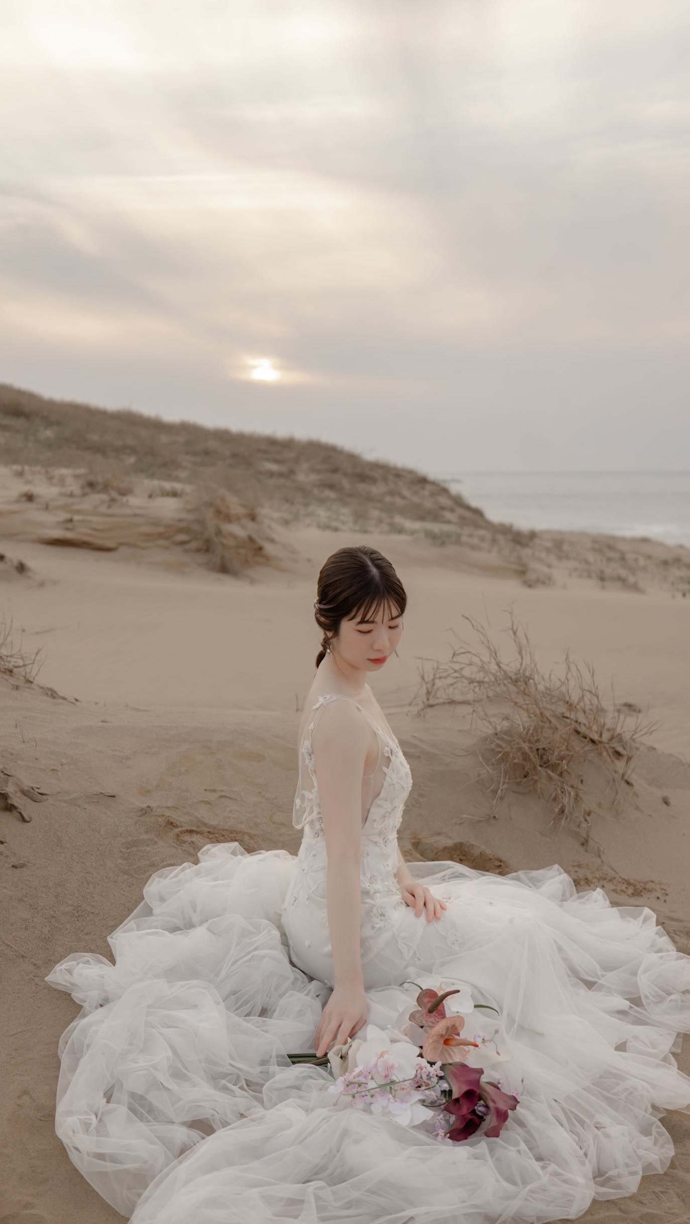 ✤
Real bride 𓆸
photo
@francesca.photostudio
accessory
@sweetribbon11
hair make
@fammi_momoko
フォトシーズン𓍯
素敵なお2人の素敵なお写真をご紹介させて頂きます𓆸
この度はご利用頂き誠にありがとうございました𓅩
Thank you for choosing us.
素敵にお召し頂けて大変光栄です𓍯
秋シーズンのお問い合わせもゆっくりと頂くようになって参りました。
ドレスレンタルをお考えの方はお気軽にお問い合わせくださいませ𓅩
dress / #alexandragrecco
#weddingdress #importdress #weddingphotography #sustainability #ethical #ethicalwedding #インポートドレス #海外ドレス #サスティナブル #レンタルドレス #ドレス選び #エシカルウェディング #岡山花嫁 #広島花嫁 #香川花嫁 #関西花嫁 #岡山プレ花嫁 #広島プレ花嫁 #四国花嫁 #プレ花嫁さんと繋がりたい #結婚準備 #プレ花嫁準備 #岡山前撮り #広島前撮り #香川前撮り #神戸前撮り