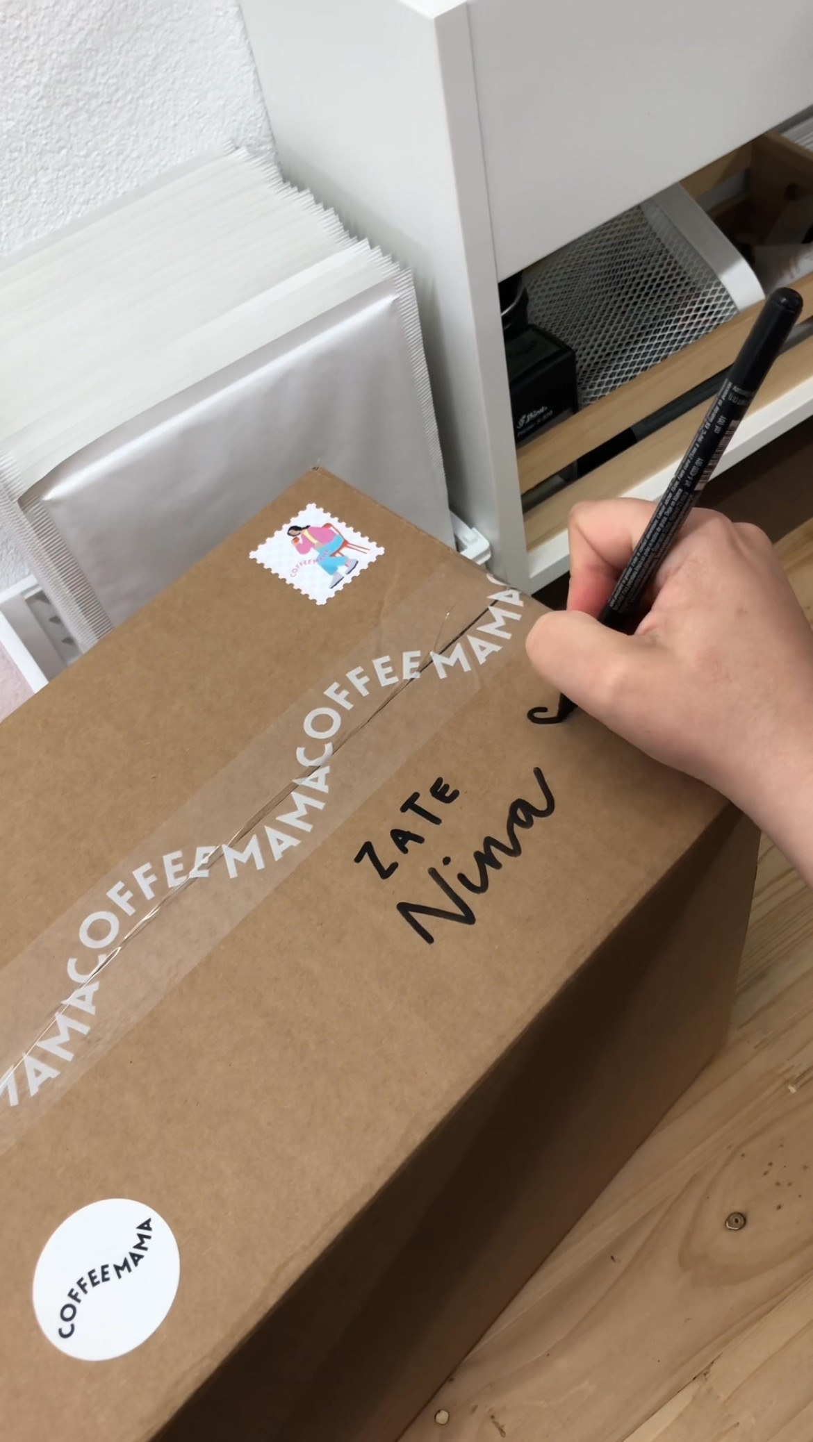 From my hands to your doorstep, I’ll be taking you along as I pack your orders! 📦✨🤍
#smallbusinessowner #packanorderwithme #packingorders #packing #coffeemama #coffee