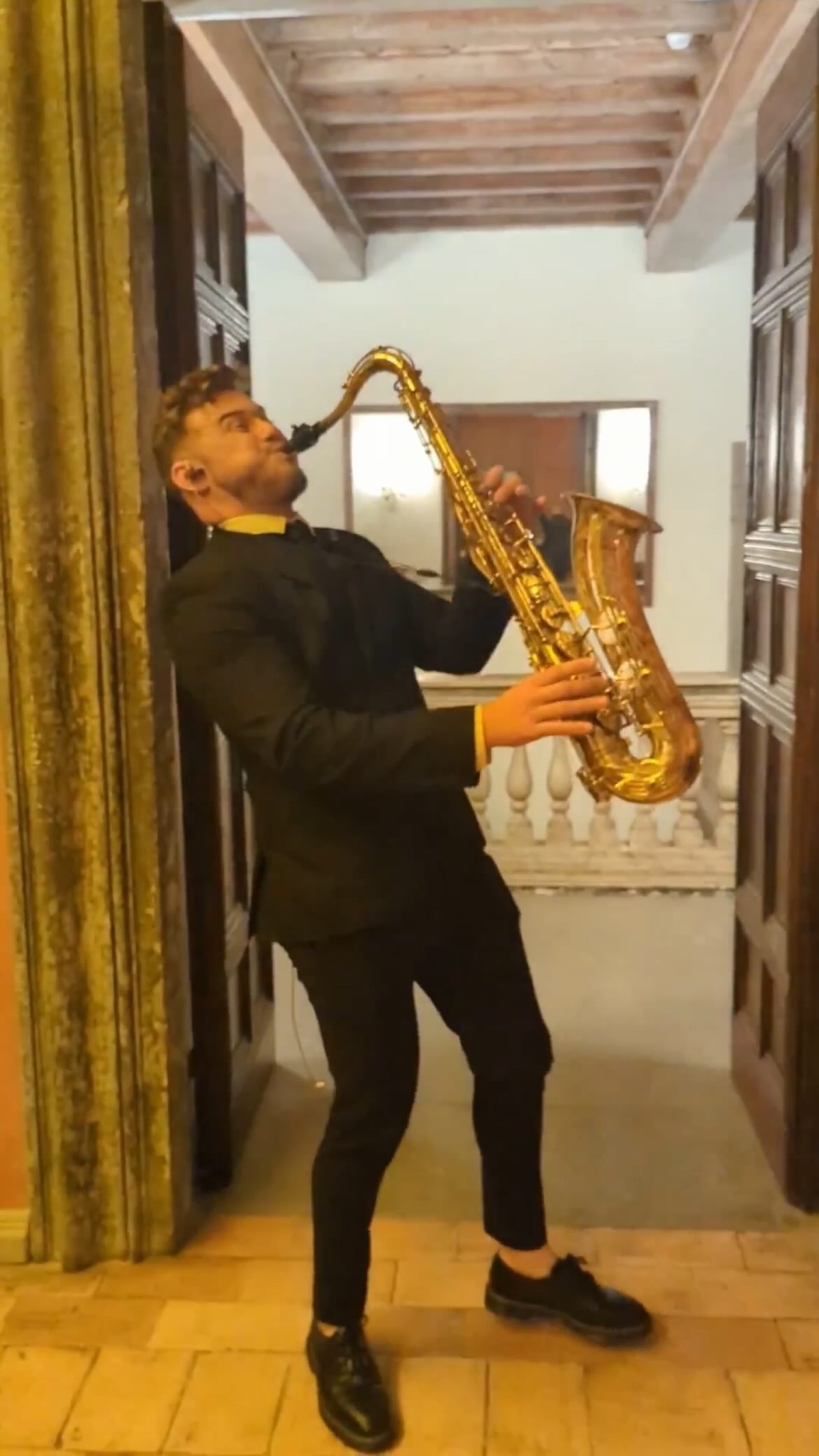 No need to ask, he’s a smooth operator 🎷🕺
Check out a teaser for our marvellous gig at @lapostavecchiahotel in romantic Rome last weekend where we lit up the stage 🇮🇹🌟✨ Special shoutout to our maestro on the sax, the one and only @ads_on_sax, for blowing our minds with those smooth riffs! 🤩 You truly brought the house down! 💃
Big up @jaiamore for capturing the magic in this video! 📹👏
#livemusic #weddings #weddingmusic #luxuryweddings #luxuryevents #weddingplanners #
