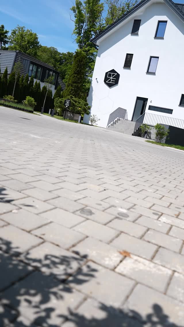 Zoe Sports – wo Klarheit, Kraft und Präzision aufeinandertreffen. Moderne Geräte, ruhige Atmosphäre und ein Ort, der dich stärkt.
Ein Raum für deine Ausrichtung. Dein Fokus. Deine Community. Grand opening soon! 🔜
#Pilates #Reformer #Grünwald #ZoeSports #EffektivesTraining