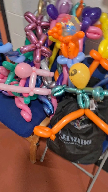 It's a horde of balloons.. When the venue won't let balloons in the main hall. I could not fathom why 🤔😂 #balloons #balloonmodelling #entertainment #artycatfaces #southlondon #facepainting #facepaint