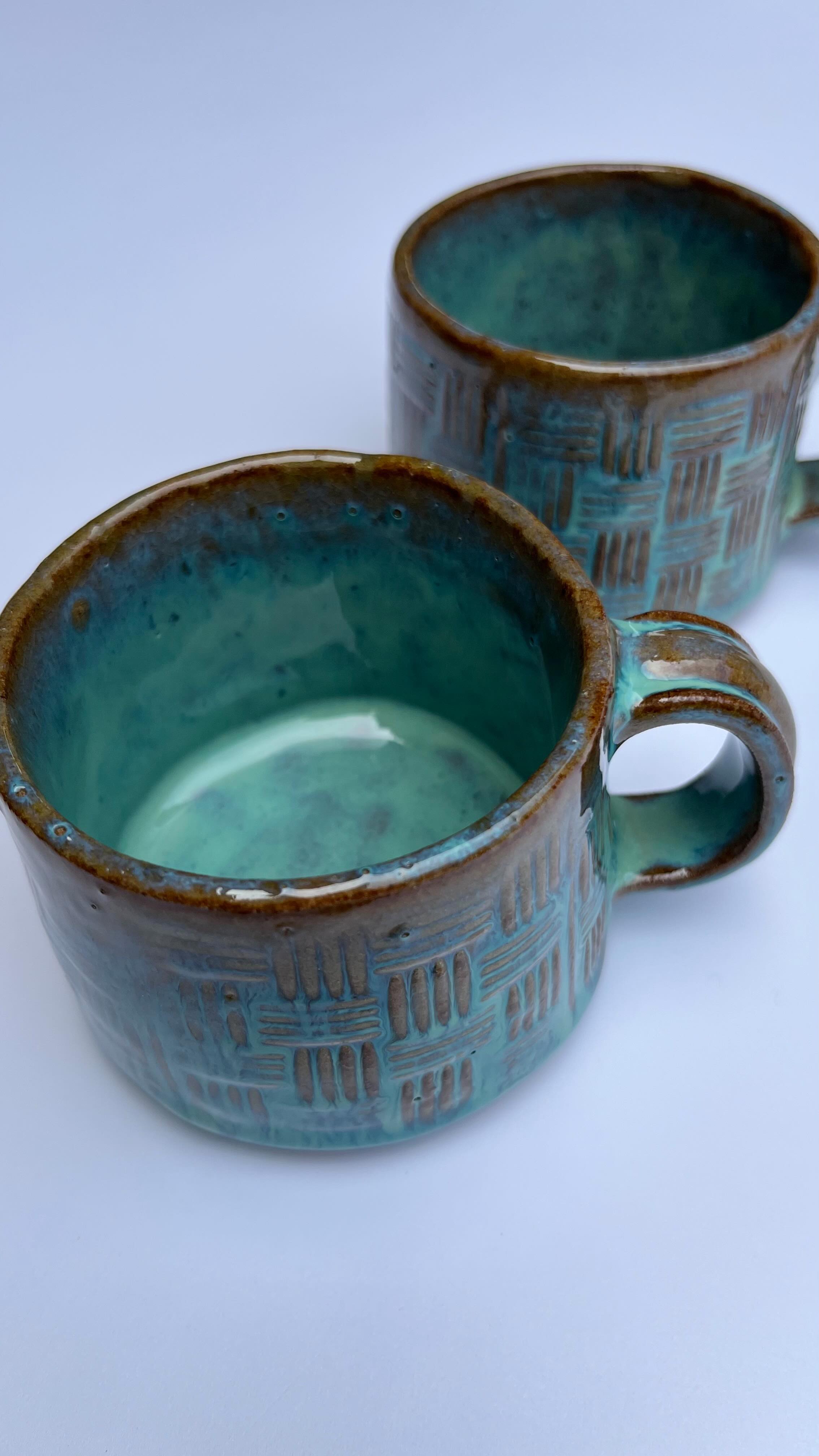 Eskom was kind on Friday - 12 hours without loadshedding and I could fire a glaze kiln.
This mug order is for The Notebook Hotel and boasts my brand new logo from @robbertsz_soap .The colour variation is due to slightly different clay bodies. Still not sure which one is my favourite. Extremely satisfied with the outcome.
#potterymugs
#handmadeceramics
#ceramics
#ceramica
#madeinSouthAfrica
#homedecor
#decor
#iloveceramics
#ceramicart
#pottery
#gifts
#handbuilt #handbuiltmug #handbuiltpottery