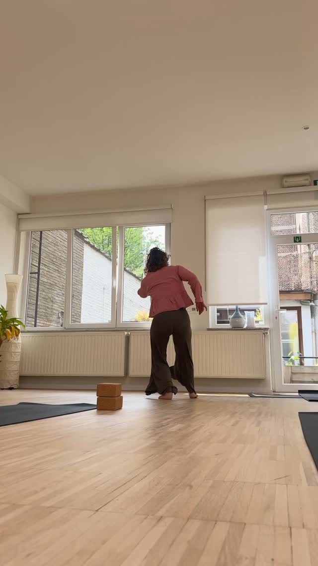 I used to be the one who “pushed through.”
Headaches? Ignore them.
Tight chest? Keep going.
Tears just behind the eyes? Breathe deep, smile, and show up anyway.
Tired to the bone? Tell myself I’d rest after the next thing… and the next.
On the outside, I was strong, reliable, kind.
On the inside, I was unraveling.
No one noticed – because I didn’t let them.
And honestly, I didn’t want to believe it myself.
But “pushing through” has a cost.
Eventually, the body says no. The system crashes. And the recovery?
It takes longer when we ignore the whispers and wait for the scream.
This reel isn’t here to scare you.
It’s here to remind you: You don’t have to earn your rest.
You don’t have to collapse before you get care.
You don’t have to hold it all alone.
In my 1:1 sessions and retreats, I hold space for the pause,
for the untangling, for the repair.
→ If something in you is tired of holding everything together in silence, send me a DM.
#burnoutrecovery #nervoussystemsupport #somaticresilience #healingforwomen #innerbalancework