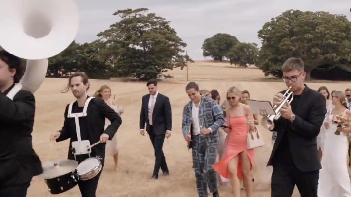 Getting lost in fields for Teresa & Thomas 😍
.
.
.
#TheLondonStrollers #RoamingBand #BrassBand #StrollingBand #Acoustic #LuxuryEvents #Wedding #LuxuryWedding #Luxury #Saxophone #Music #InternationalBand #DestinationWedding #Musician #London #EventProf #WeddingPlanner