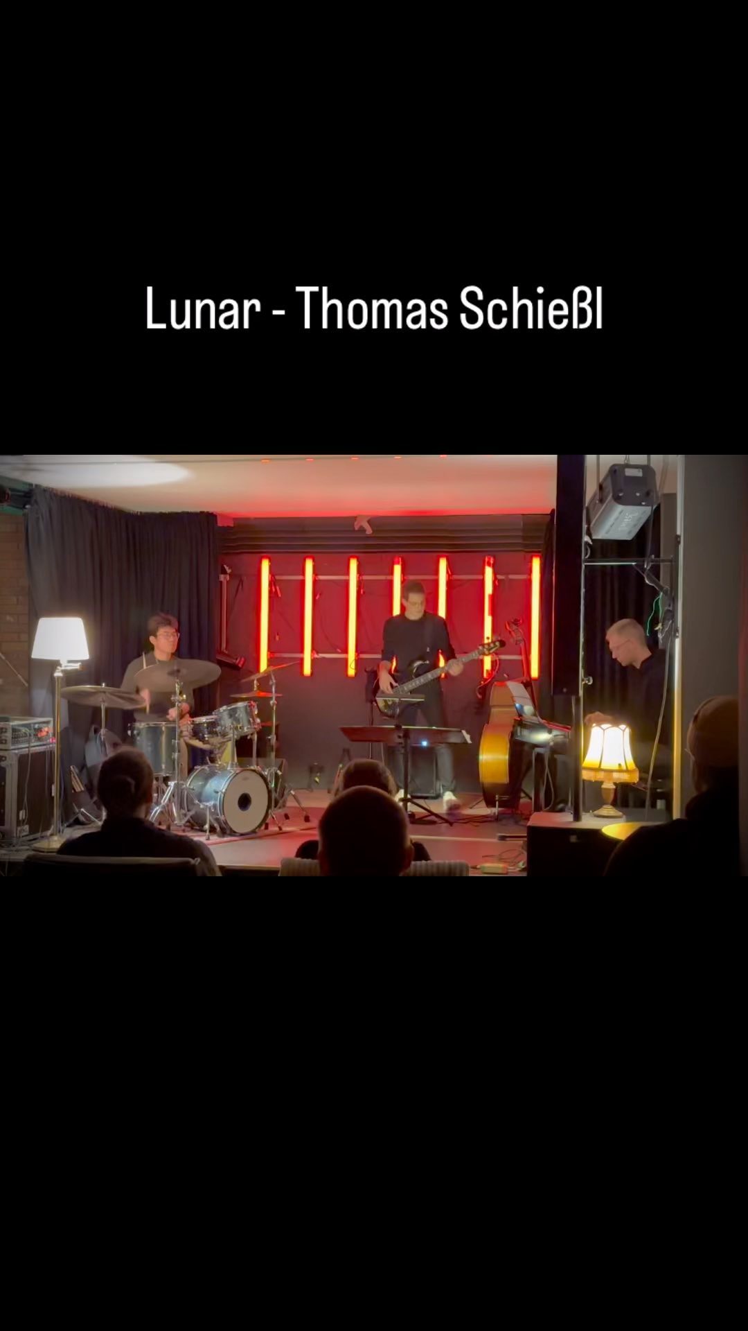 Gestern gespielt in @kellerperle, meine Komposition Lunar.
Mit dabei @s18un und @marco.saller
Als Opener beim wöchentlichen @jazz.jamwuerzburg
#pianotrio #pianomusic #original #piano #composer #composition #instapiano