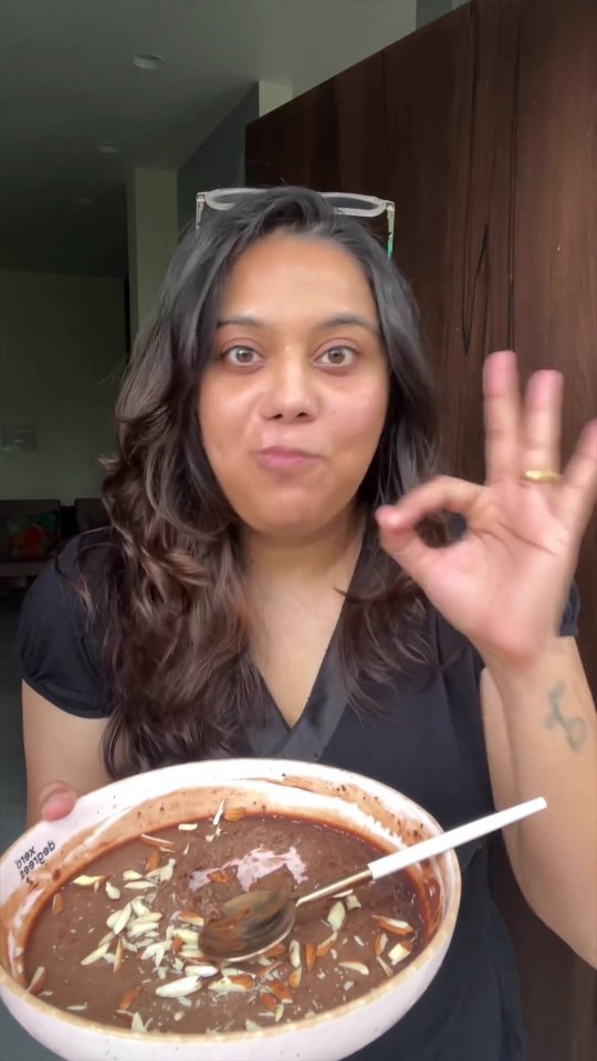 #CelebrityRecipes
Samantha Ruth’s Filter Coffee Chia Pudding 🥣
All we need to make this -
- 1/4 cup chia seeds from Nature's Elements
- 2 tbsp cocoa powder
- 1/2 cup coconut milk
- 2 tbsp filter coffee
- 1/4 cup maple syrup
.
#natureselements #chiapudding #recipe #recipevideo #samantharuth #healthyrecipe #quickrecipe #tasty #asmr #pudding #filtercoffee
Reposted from @food_lunatic