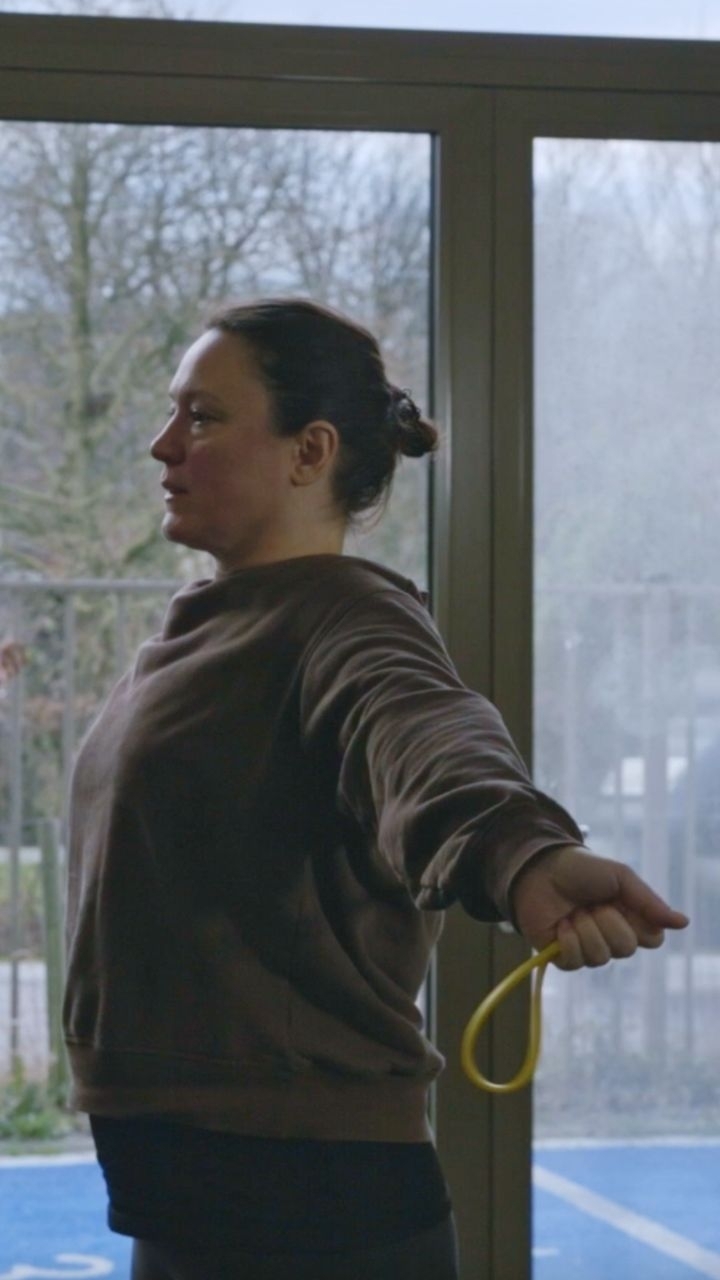 Unlock your full potential with Kracht's mobility classes! Our focus on active and passive stretching, mobility exercises, breathwork, and body awareness techniques means you'll move more effectively and efficiently in and out of the gym. Choose from our two classes, designed for pre-workout preparation or post-workout recovery. Unleash your full potential, move more explosively, and achieve your personal best with our mobility classes. Join us today and take your performance to the next level!
#Krachtamsterdam #mobility #stretching #breathwork #bodyawareness #krachtcommunity