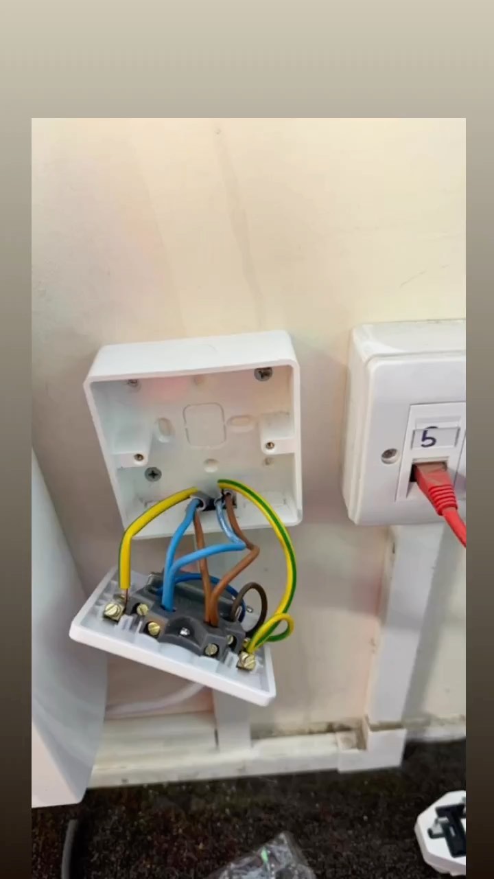 Radiator installation ⚡️⚡️⚡️⚡️
#radiators #installation #electrician #entrepreneur #spurs #trunking #electrician #electrical #electricianlife #construction #electricians #tools #electricity #contractor #electric #electricalcontractor #electricalwork #lighting #tradesman #electronics #maintenance