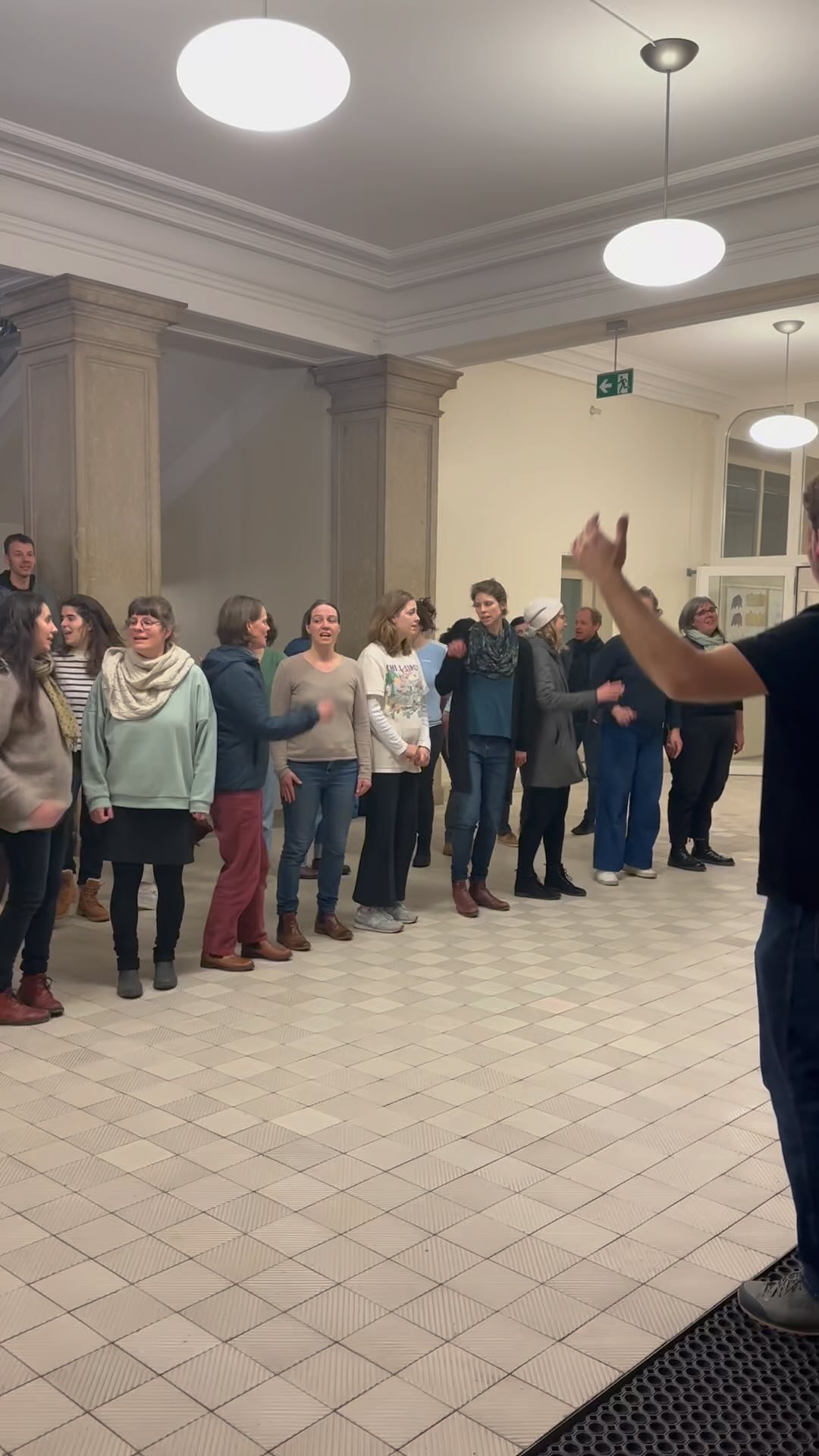 Das mit den Tanzschritten kriegen wir noch hin bis zu unserem Auftritt morgen in Chur beim Schweizerischen Chorwettbewerb. 👯♀️👯♂️👯