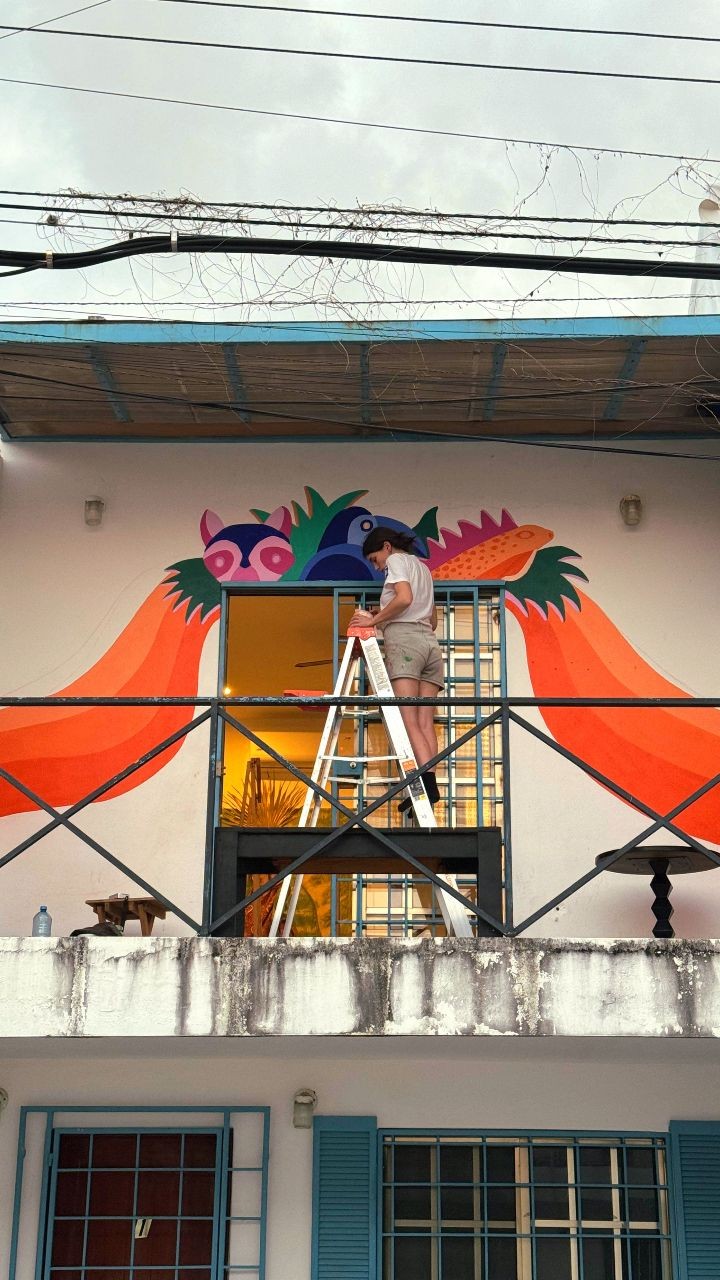 Première murale au Mexique et première de l'année au @civil.sin.project et @cafezapatistapdc un lieu d'égalité et d'éveil 🫶💥 Gracias por todo ¡Que lugar tan chido!
Gracias @pinturascomex para la pintura ✨️
.
.
.
#mural #pintura #animal #fresque #color #mexico #playadelcarmen #arte #streetart #artemural