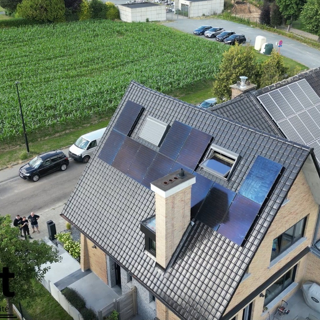 ☀️☀️☀️ Installation de 12 panneaux de 400Wc avec micro onduleur Enphase.
Plus d'informations: www.cr-elect.be
#energie #panneauxsolaires #panneauxsolaire #panneauxsolaires #energierenouvelable #enphase #green #wemmel #photovoltaïque