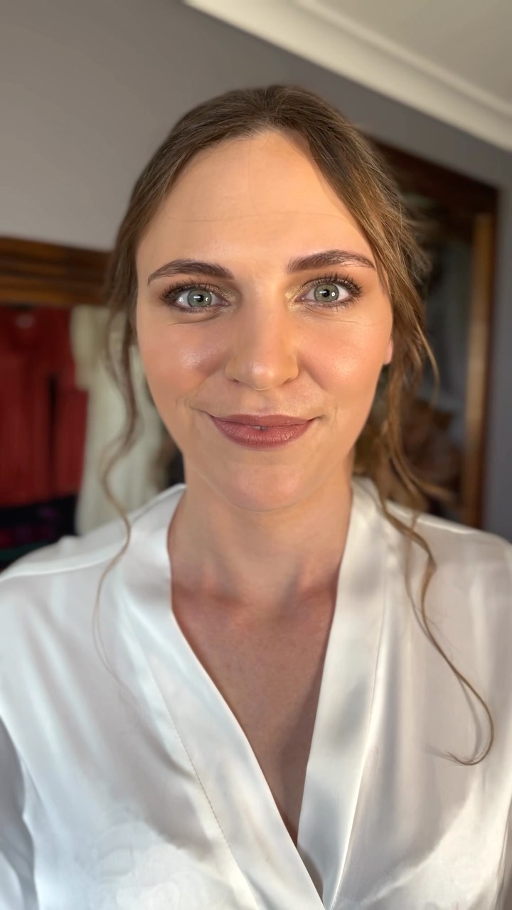 ✨ Future brides, your dream look starts here! 💍 Book your bridal hair & makeup with me and feel like the most beautiful version of YOU on your big day. 🤍 Limited dates available – secure your spot now.
#CapeTownBrides #BridalBeauty #swoonmakeup