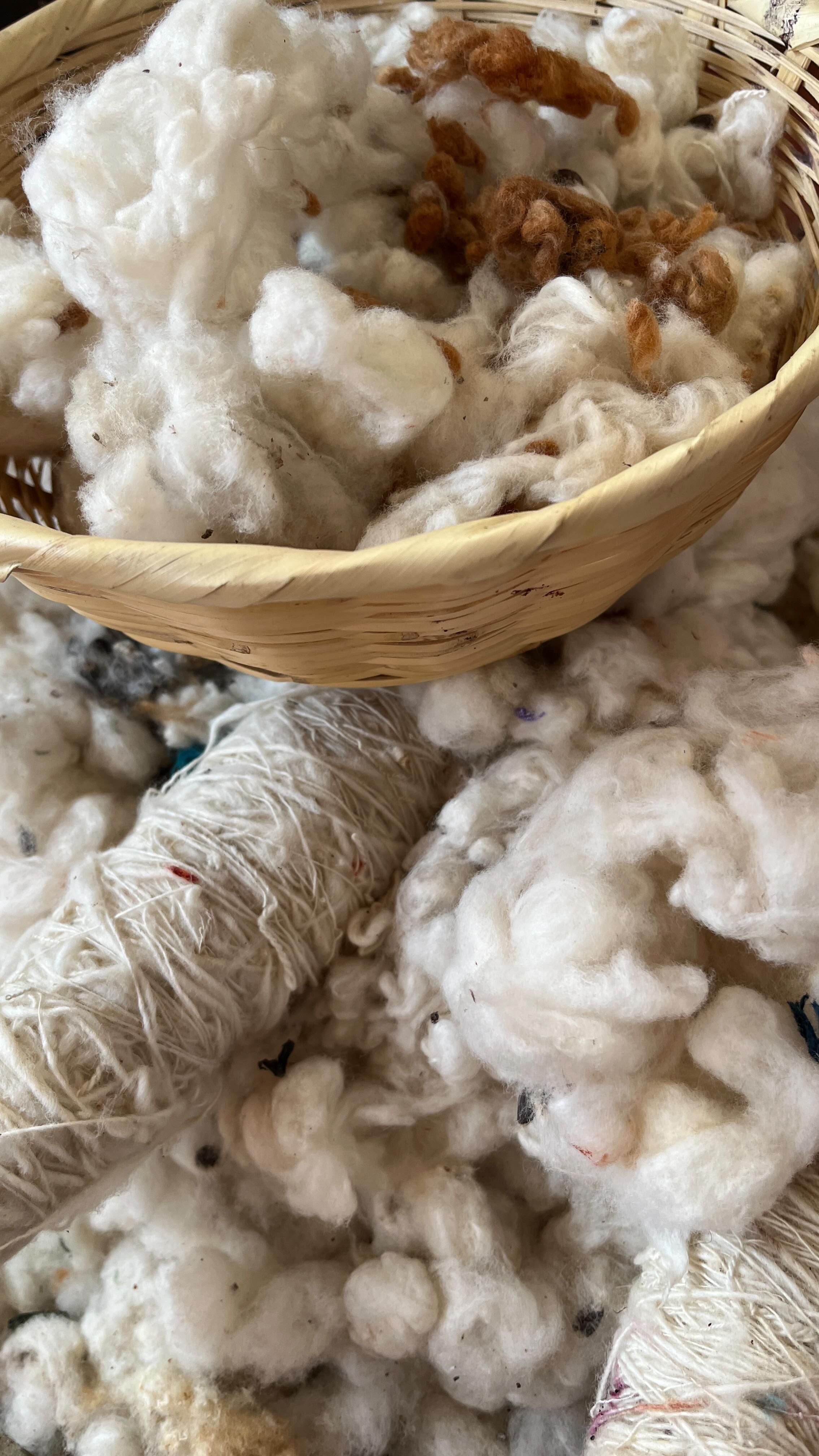 Where are we now? We’ve been traveling on a fast pace last year and haven’t been posting much at all. Most of you guys might not even know that we’re still in Guatemala. We slowed down. Lukas works with wood sometimes. We enjoy the community here. Our family simplicity. And really enjoy our life here at #lakeofatitlan. It’s definitely a special place in our hearts and we can’t wait to share how much we’ve been growing at this lake. Do you want us to share more of our daily life? What is it you wanna see/ hear? Sending you love with this beautiful mayan tradition reel. Xx stracks