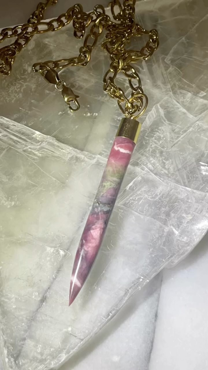 N E W P I E C E S #rhodonite #pounamu #fushite/kyanitemix #aotea #aroha #flourite #crystals #stone #hunters #jewellery #designs #silver #goldplated #chains #forsale #newin #māoriartist #wahinecarver #onlinestore #nzmade #aotearoanz🇳🇿