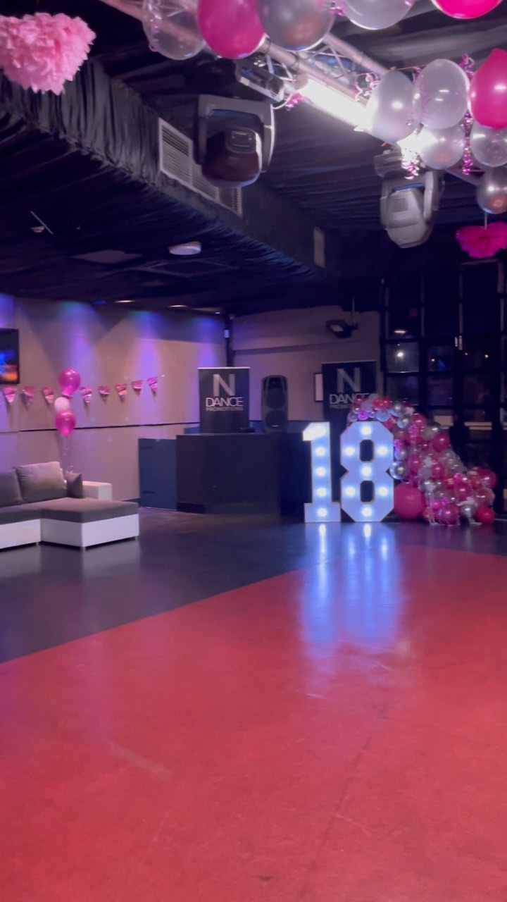 Check out this amazing 18th Birthday Party!
What we supplied.๐๐
โ
Platinum #balloondecor package. Balloon arch, Clusters, Ceiling balloons, Table decorations, Tinsel Curtains and more!
โ
Gold DJ Package. - Sound System, DJ, Lights, Equipment.
โ
Venue Hire @ndanceltd ๐
#letthepartybegin