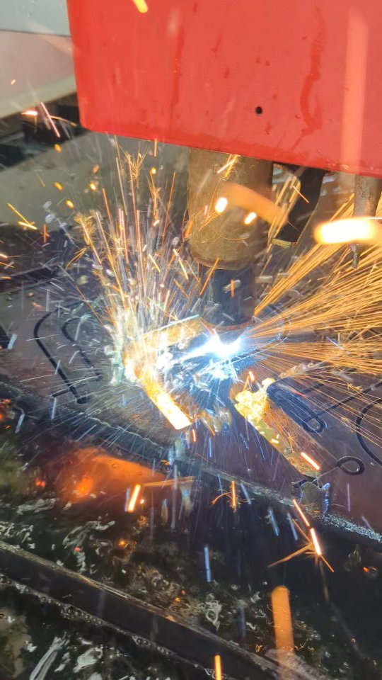 Tackling some heavy plates with the @swiftcutautomation and @hypertherm_plasma ... Piercing one inch plate with ease
#cncplasma #hypertherm125 #cnc #metalfabrication #customfabrication #custommetalwork #weldporn #weldernation #weld #plasma