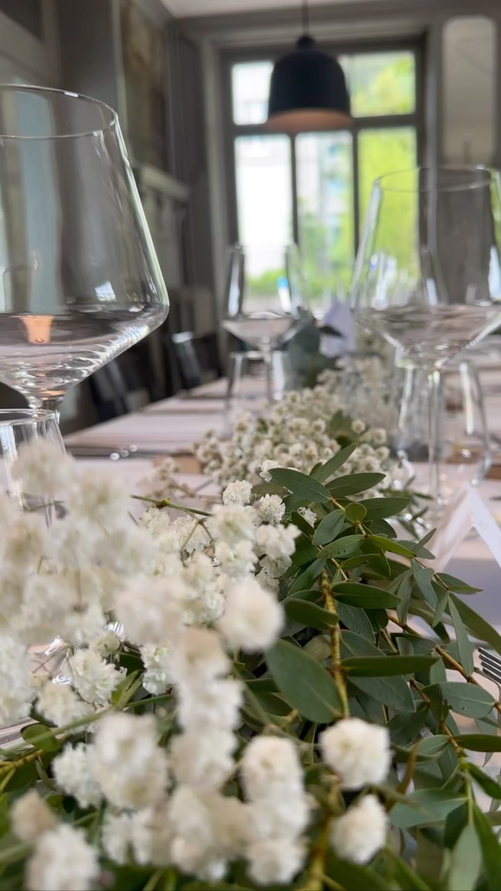 Geniesse schöne Momente im Oberstadt 🥰
Vielen Dank für den schönen Abend @krisjurisic
#oberstadt #oberstadtbaden #baden #badenist #badenisst #wedding #weddingtablesetting #weddinglocation #gaultetmillau #gaultmillau_schweiz @badenblueht