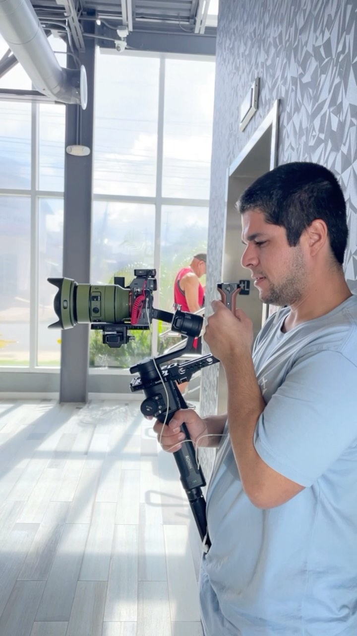 ¡Feliz Día Mundial de la Fotografía! 📸🎉
@cualeslarisa, ¡gracias por darle vida a las ideas de Iridescence Marketing Agency!
Tus fotos capturan la esencia de la creatividad y hacen brillar nuestros inventos. ¡Hoy y siempre agradecemos tu talento de convertir nuestras visiones en realidad! ✨📷
#DíaDeLaFotografía #IridescenceMagic #iridescencemarketingagency #iridescence #marketingagency #worldphotoday #diamundialdelafotografia #photographers