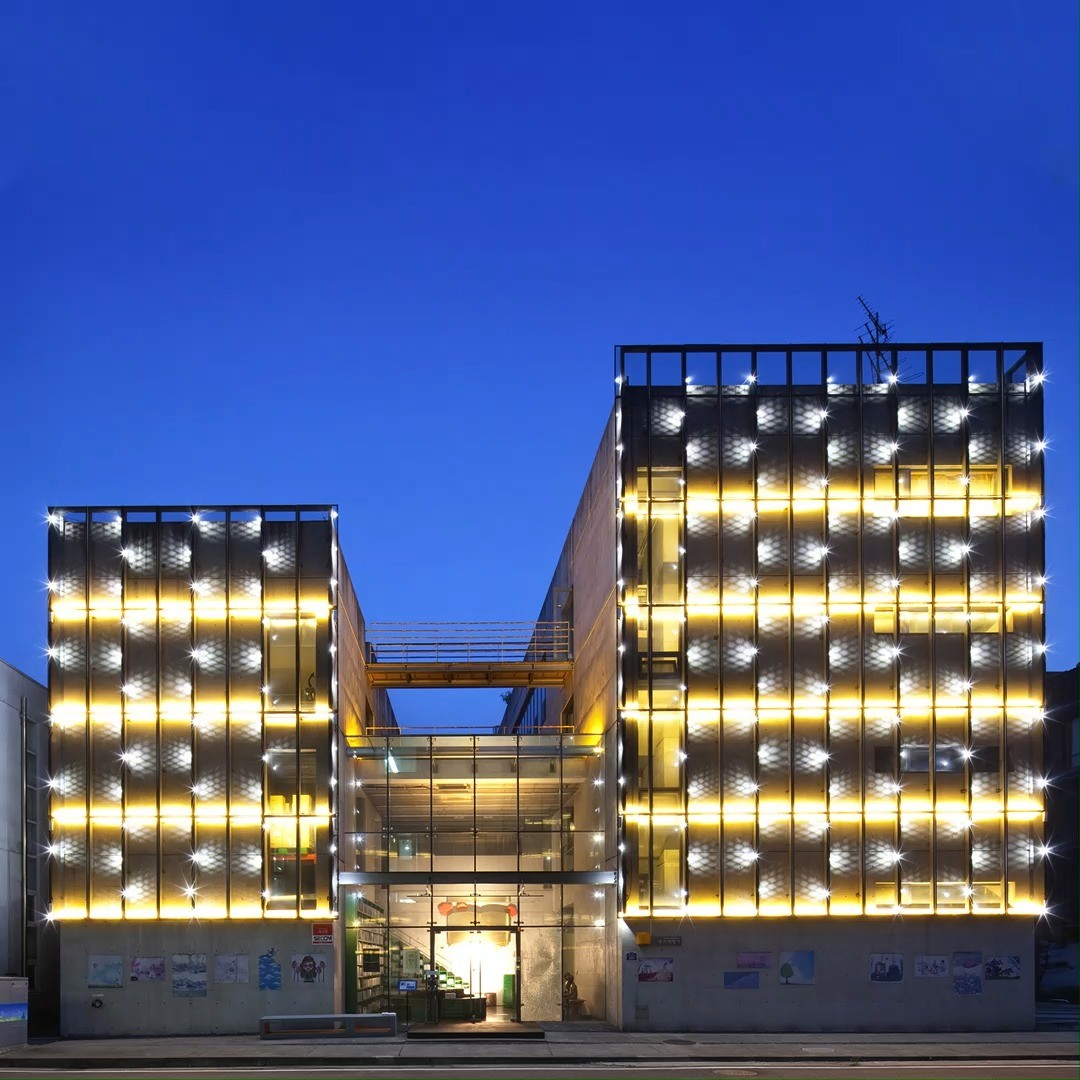 The very first international "Light Asia" festival held in Paju, South Korea.
Design workshops 27-31 August 2013, and a public exhibition of the outcome of the workshops from 1 September until 6 October 2013.
We invited 8 global lighting designers and around 50 participants from local universities majoring Architecture, interior Design, and Industrial Design.
During the workshop, they divided groups into 8 with one global lighting designer as a leader and share creative ideas and discuss the lighting design process.
#lightasia #light #lightfestival #paju #lightingdesign