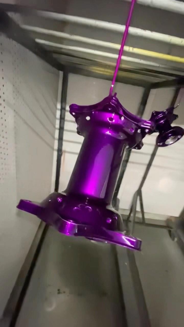 Here we are shooting illusion purple we shoot the color first then do a half cure in the oven then shoot clear over the base coat to activate color 🤘🏻