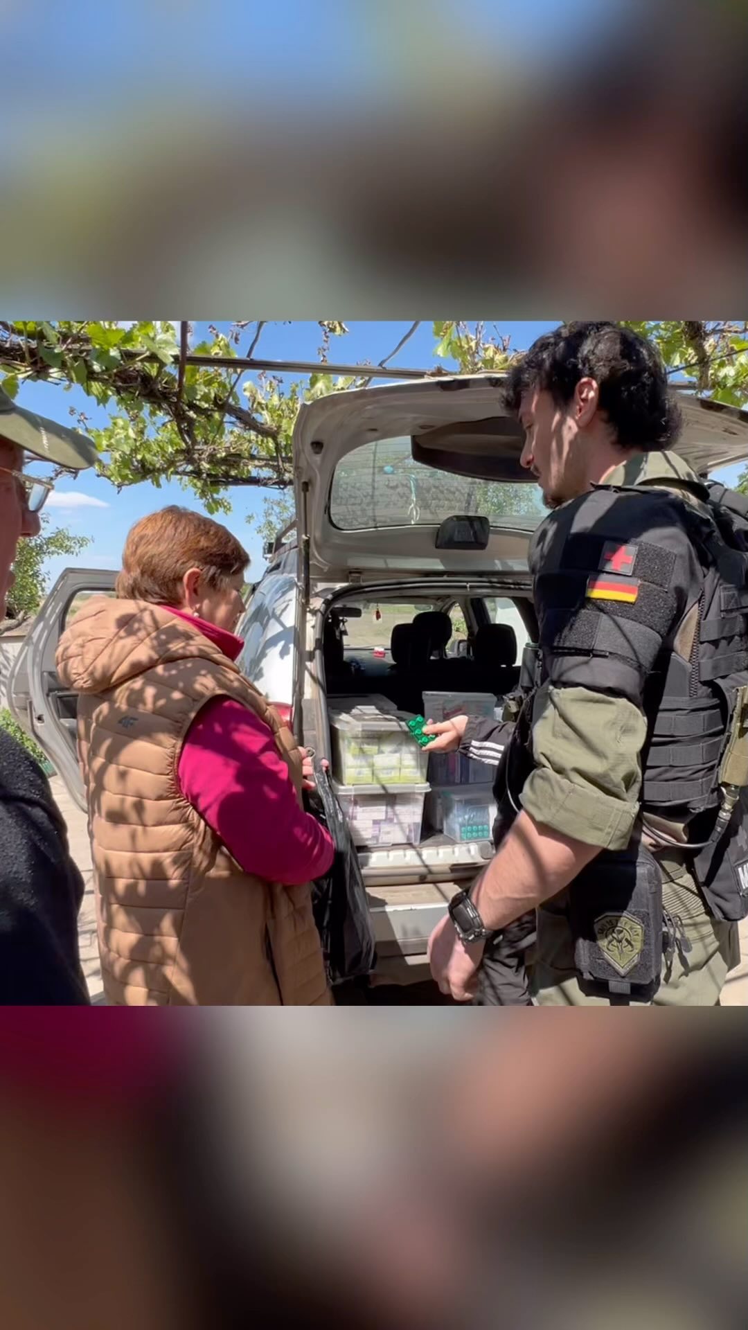 Some insights into the medicine distribution in a village cut off from infrastructure close to the frontline..
thanks to all our donors, including @humanitaere_soforthilfe_ao and @liftukraine_ev and many more for making this possible! ♥️🙏🏼🇺🇦
#ukraine #volunteer #medicine #medics #paramemedic #medicalcare #humanitarian #aid #meds #warinukraine #helpukraine #russiaisaterroriststate #stopputin #supportukraine🇺🇦 #volunteerlife #village #distribution #helpers