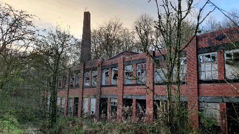 Concept video
See my show at the Benzie building till the 21st june. Pr at New Designers in london 26th June- 1st July
#abandoned #derelict #urbex #urbanexploration #rusty #contemporaryjewellery #nd23 #newdesigners2023 #handmadejewelry #jewellery #msoapdc